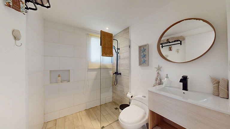 Apartment with beach shuttle and private pool