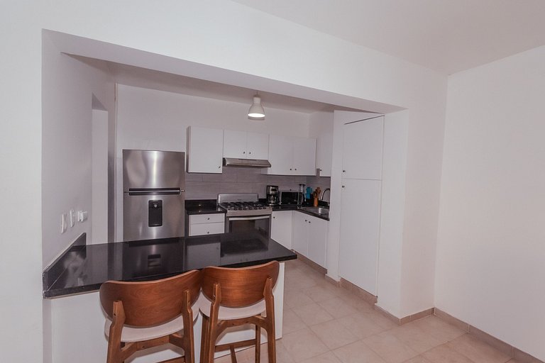 Suitable for 6 people, 2 min from the beach.