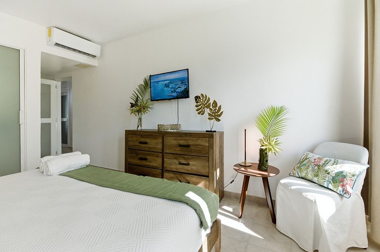 Suitable for 6 people, 2 min from the beach.