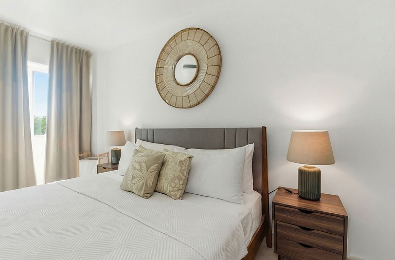 Suitable for 6 people, 2 min from the beach.