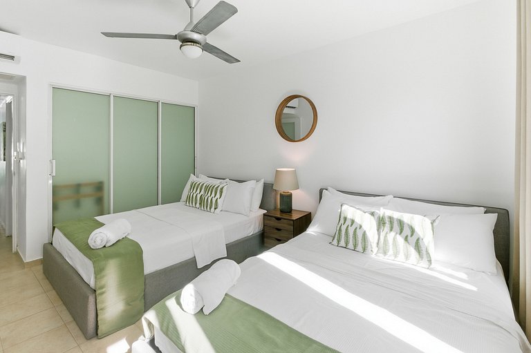 Suitable for 6 people, 2 min from the beach.