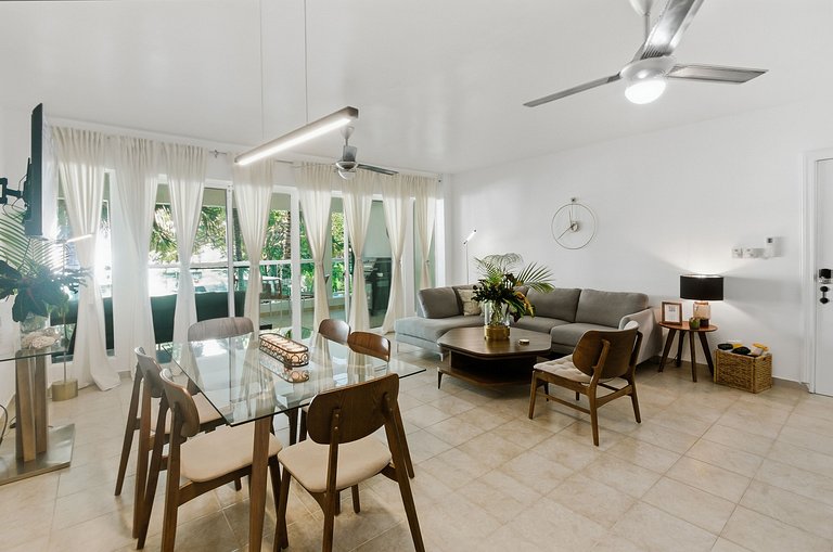 Suitable for 6 people, 2 min from the beach.