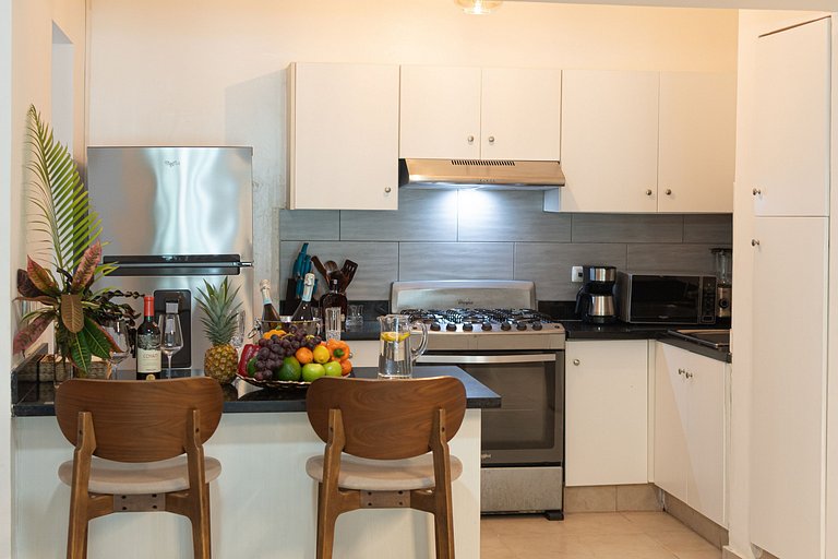 Suitable for 6 people, 2 min from the beach.