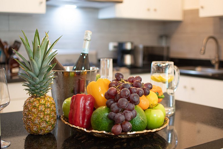 Suitable for 6 people, 2 min from the beach.