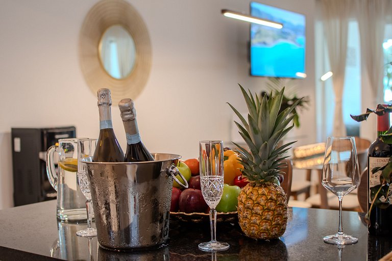 Suitable for 6 people, 2 min from the beach.