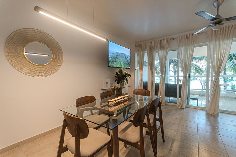 Suitable for 6 people, 2 min from the beach.