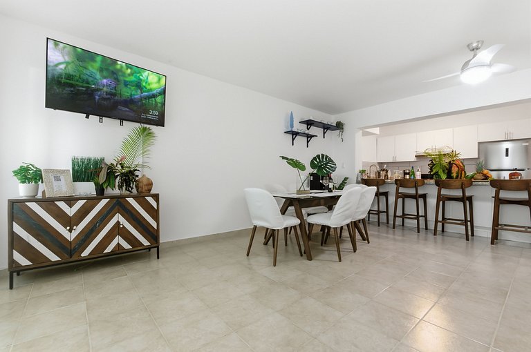 Sleeps 6, steps from the beach and with a pool