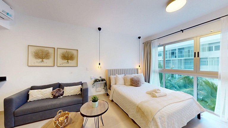Cozy studio steps from Coco Bongo, Downtown