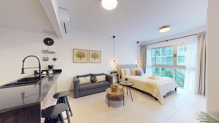 Cozy studio steps from Coco Bongo, Downtown