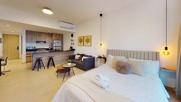 Cozy studio steps from Coco Bongo, Downtown