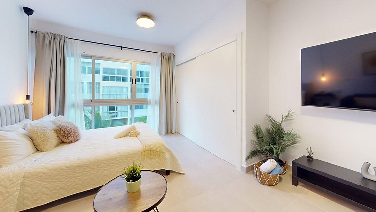 Cozy studio steps from Coco Bongo, Downtown